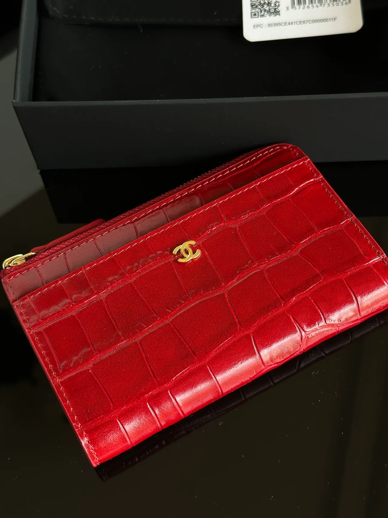 Chanel Glossy Wallet in Red · view 1