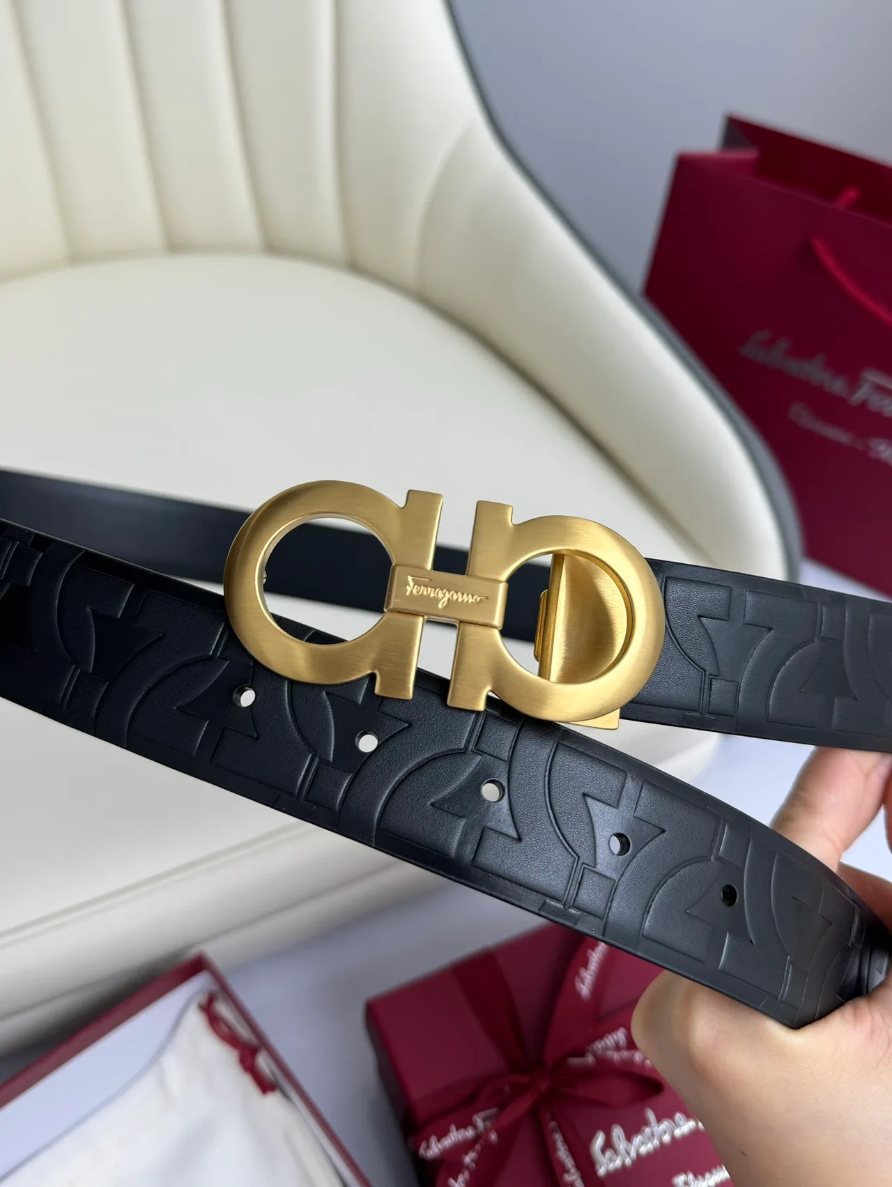 Ferragamo Cowhide Glossy Belt in Black · view 6