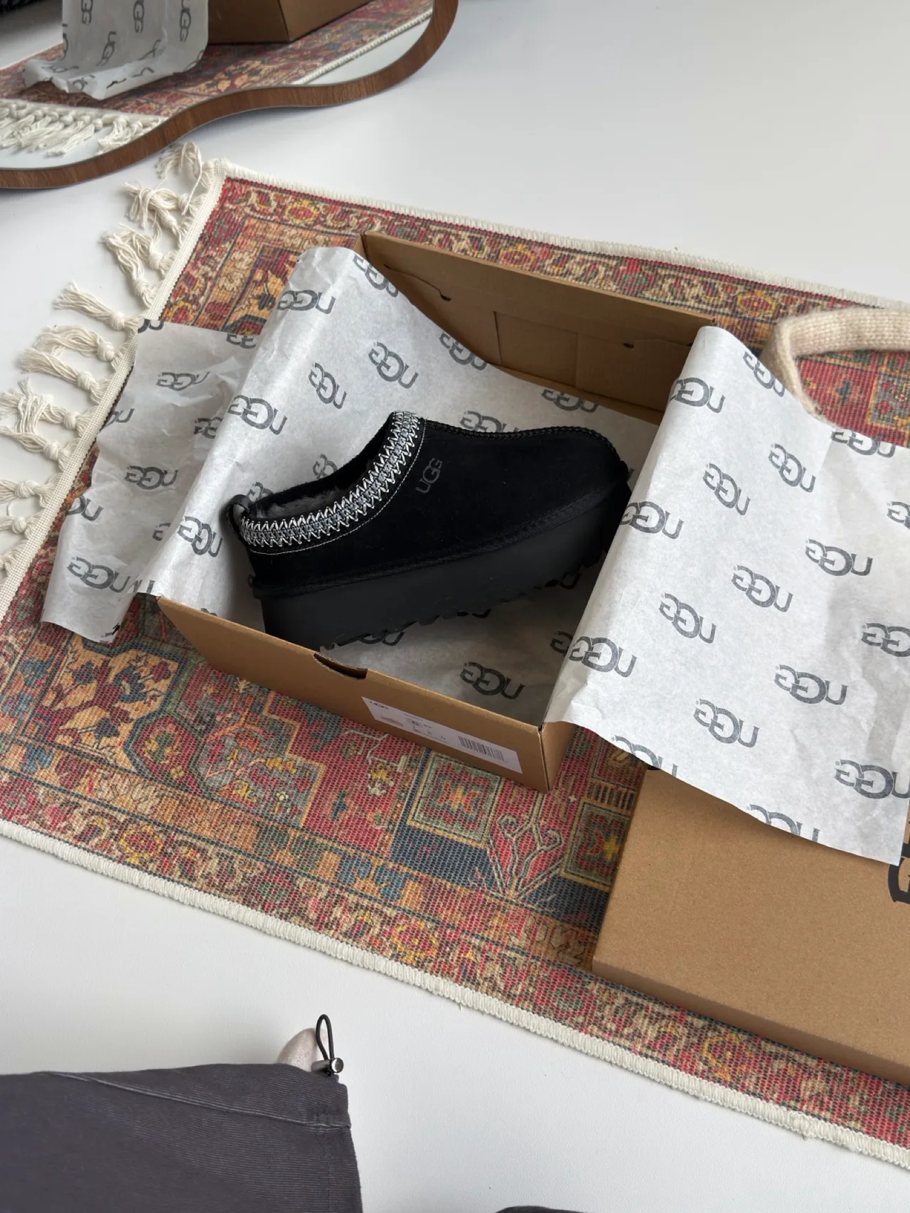 UGG Slippers in Black · view 5