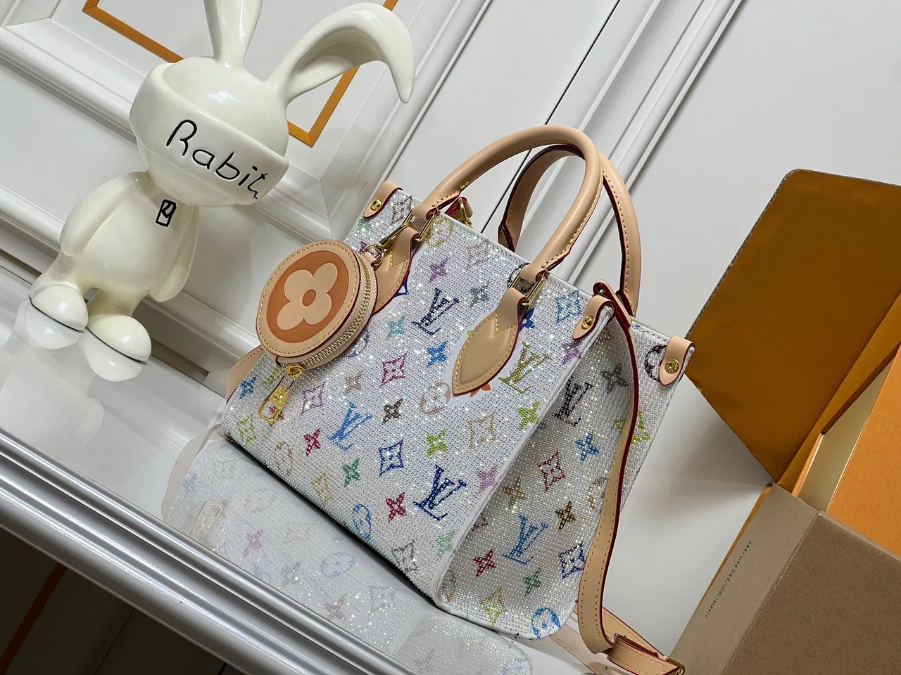 Louis Vuitton Leather OnTheGo Crossbody Bag in White · view 3