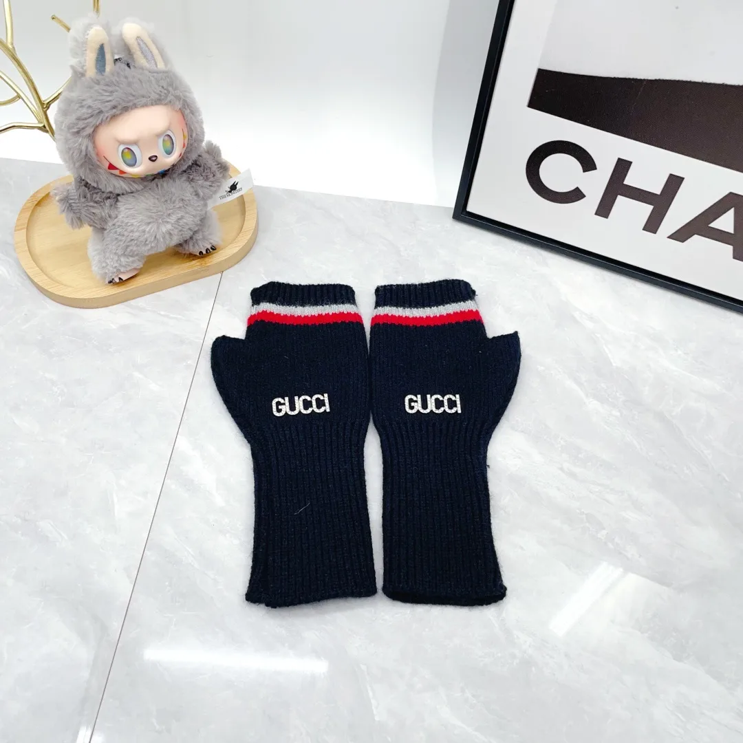 Gucci Wool Ribbed Striped Hat Scarf and Gloves Set in Blue · view 7