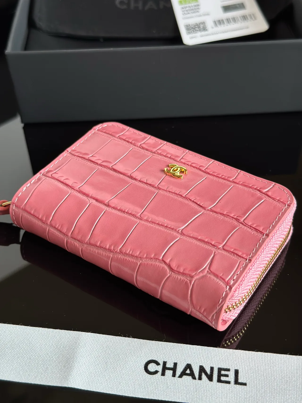 Chanel Glossy Wallet in Pink · view 2