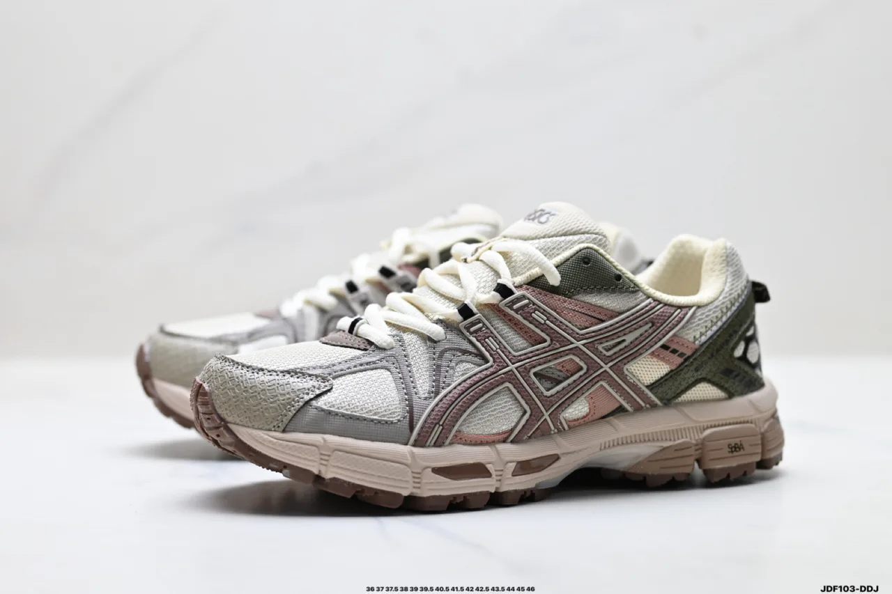 ASICS Sneakers in Grey · view 4
