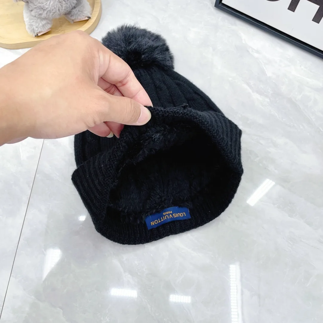 Louis Vuitton Wool Beanie and Scarf Set in Black · view 6
