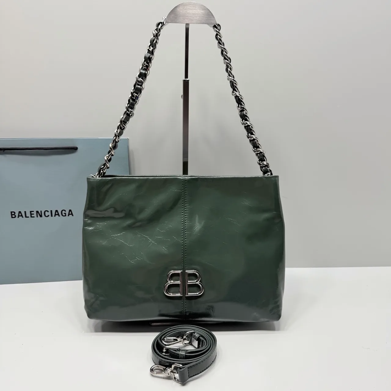 Balenciaga Cowhide Glossy Tote in Green · view 1