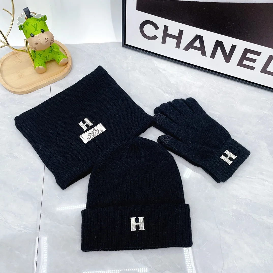 Hermes Wool Ribbed Hat Scarf and Gloves Set in Black · view 1