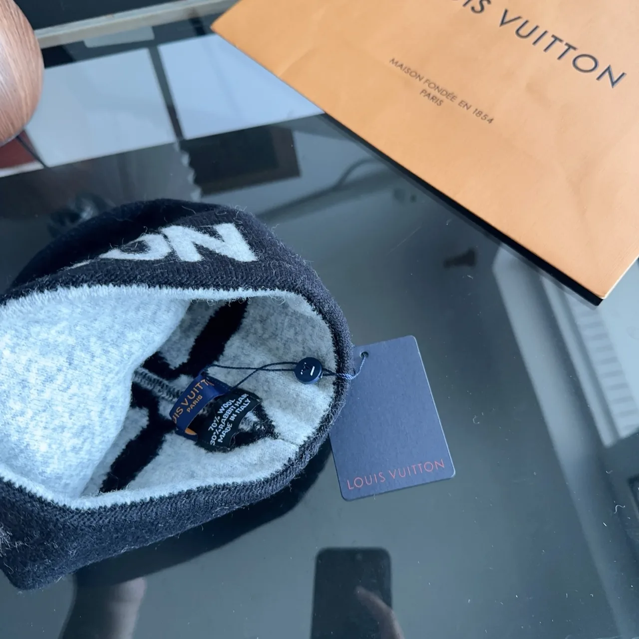 Louis Vuitton Beanie in Black · view 8