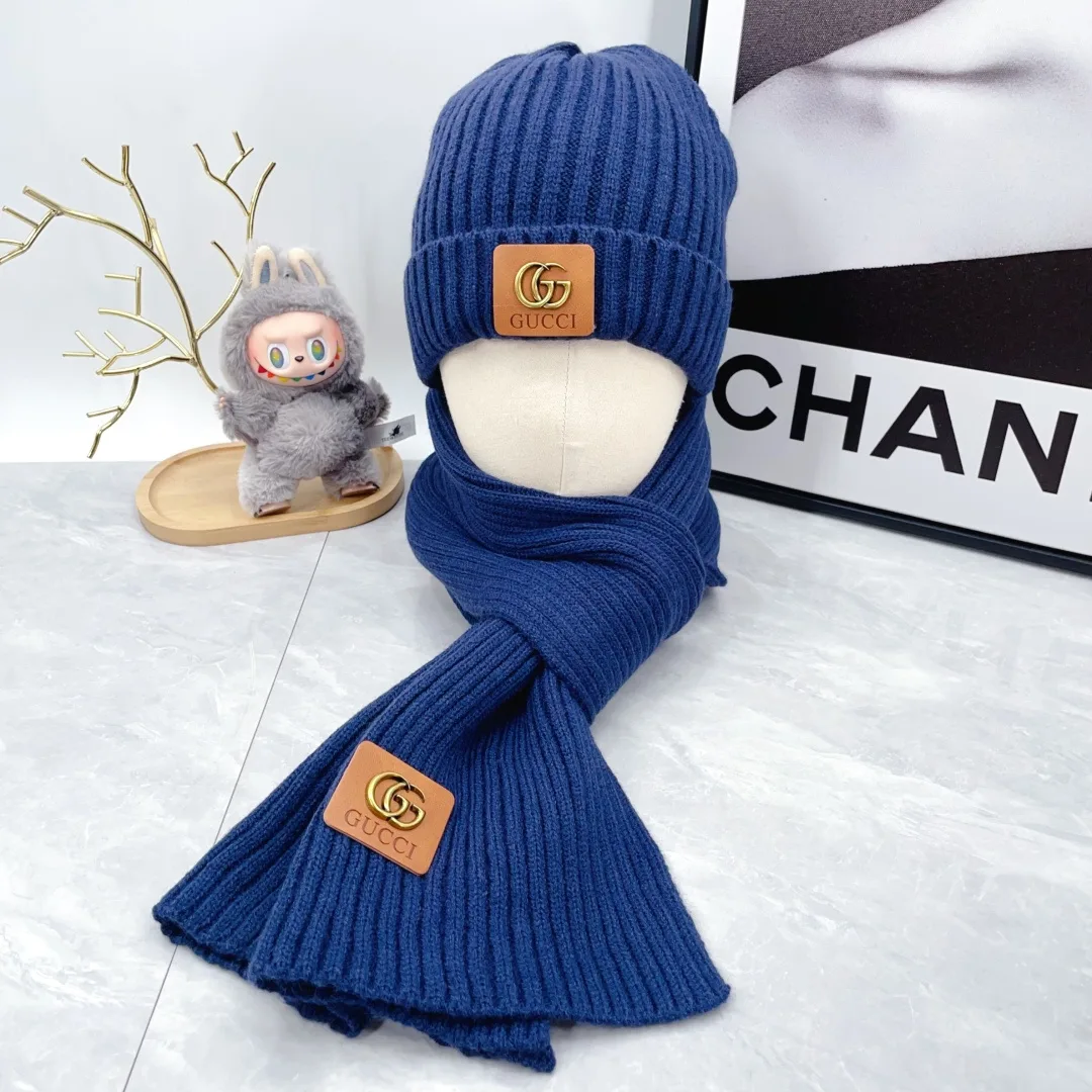 Gucci Wool Hat Scarf and Gloves Set in Blue · view 2