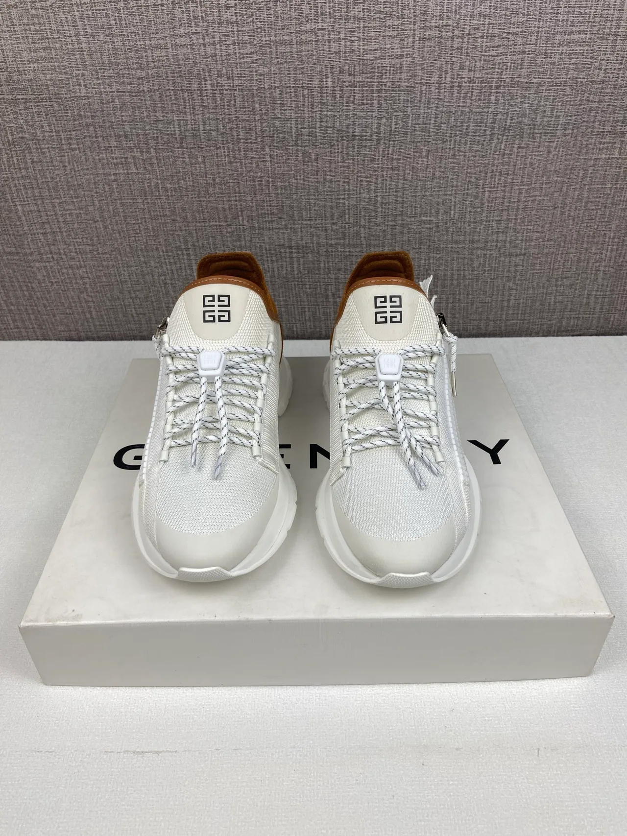 Givenchy Sneakers in White · view 2