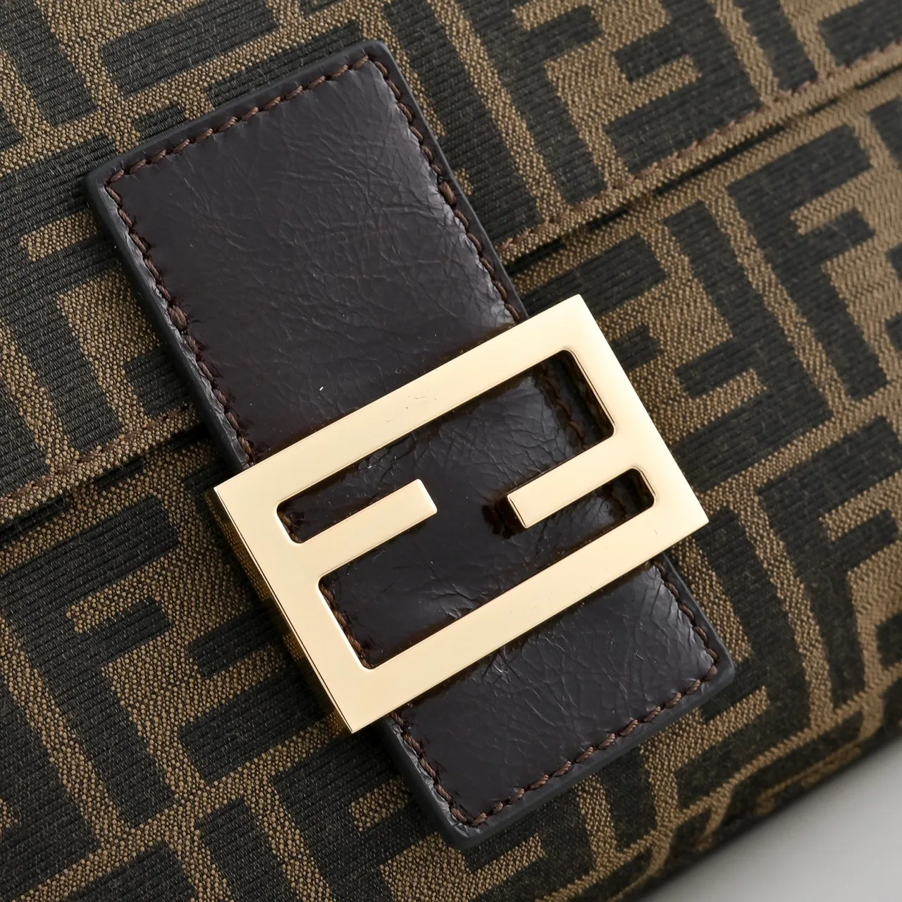 Fendi Baguette Hobo Bag in Brown · view 2