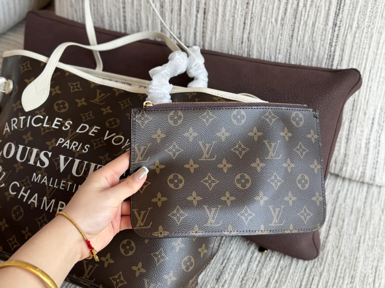 Louis Vuitton Neverfull Tote in Brown · view 4