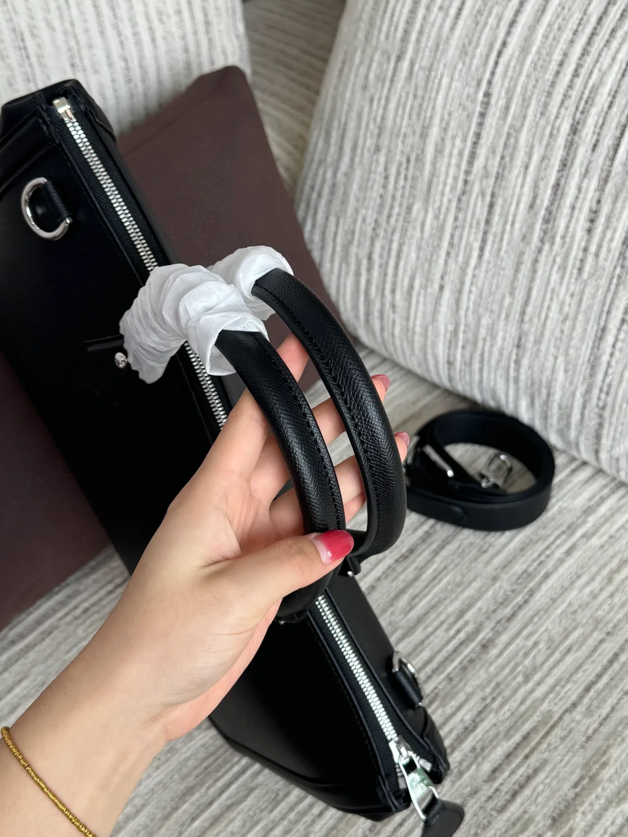 Louis Vuitton Cowhide Smooth Handbag in Black · view 6