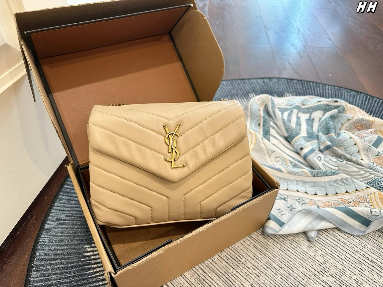Saint Laurent Loulou Chain Bag in Pink & Brown & White & Beige & Red & Black · view 4