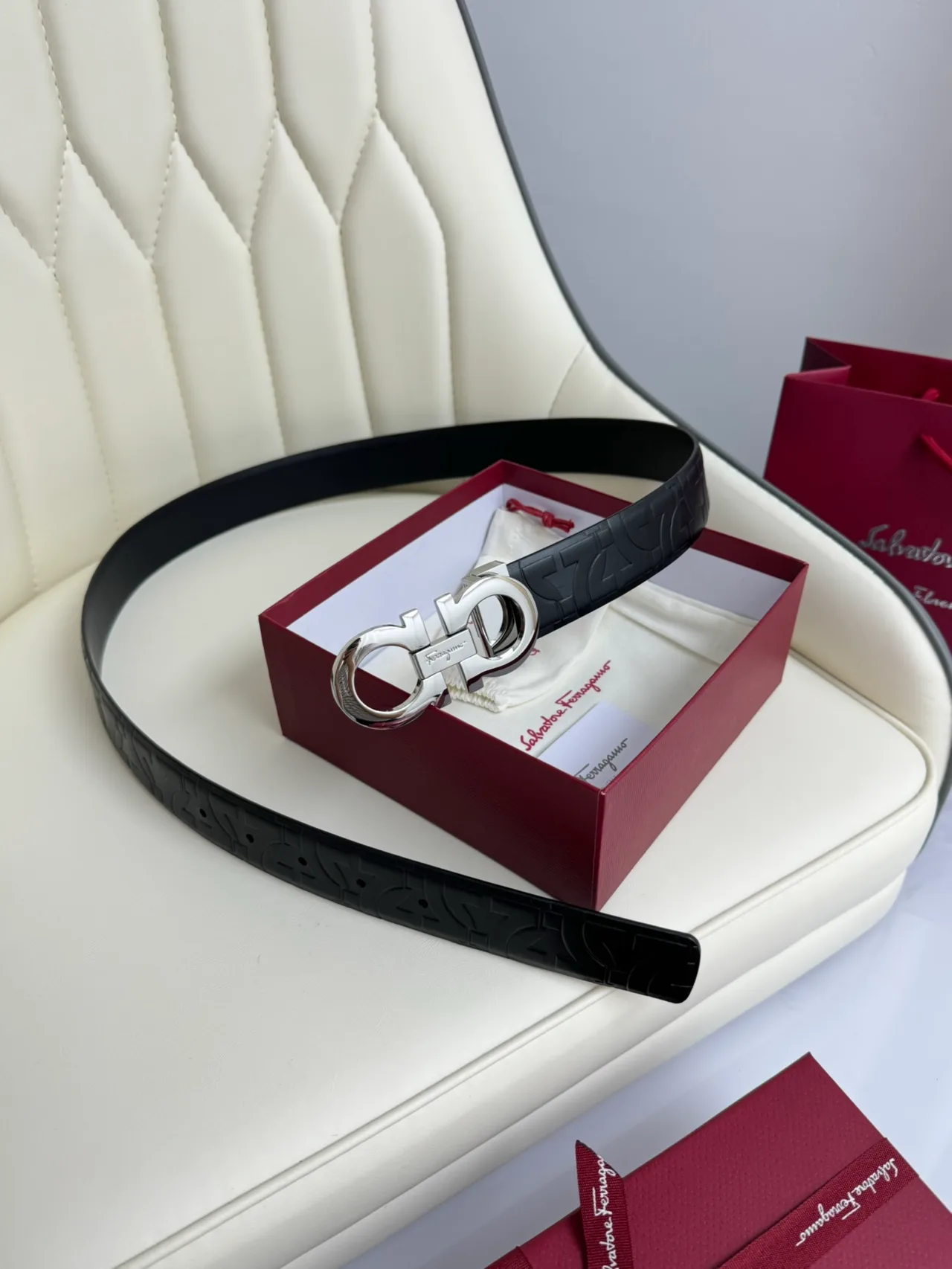 Ferragamo Cowhide Glossy Belt in Black · view 3