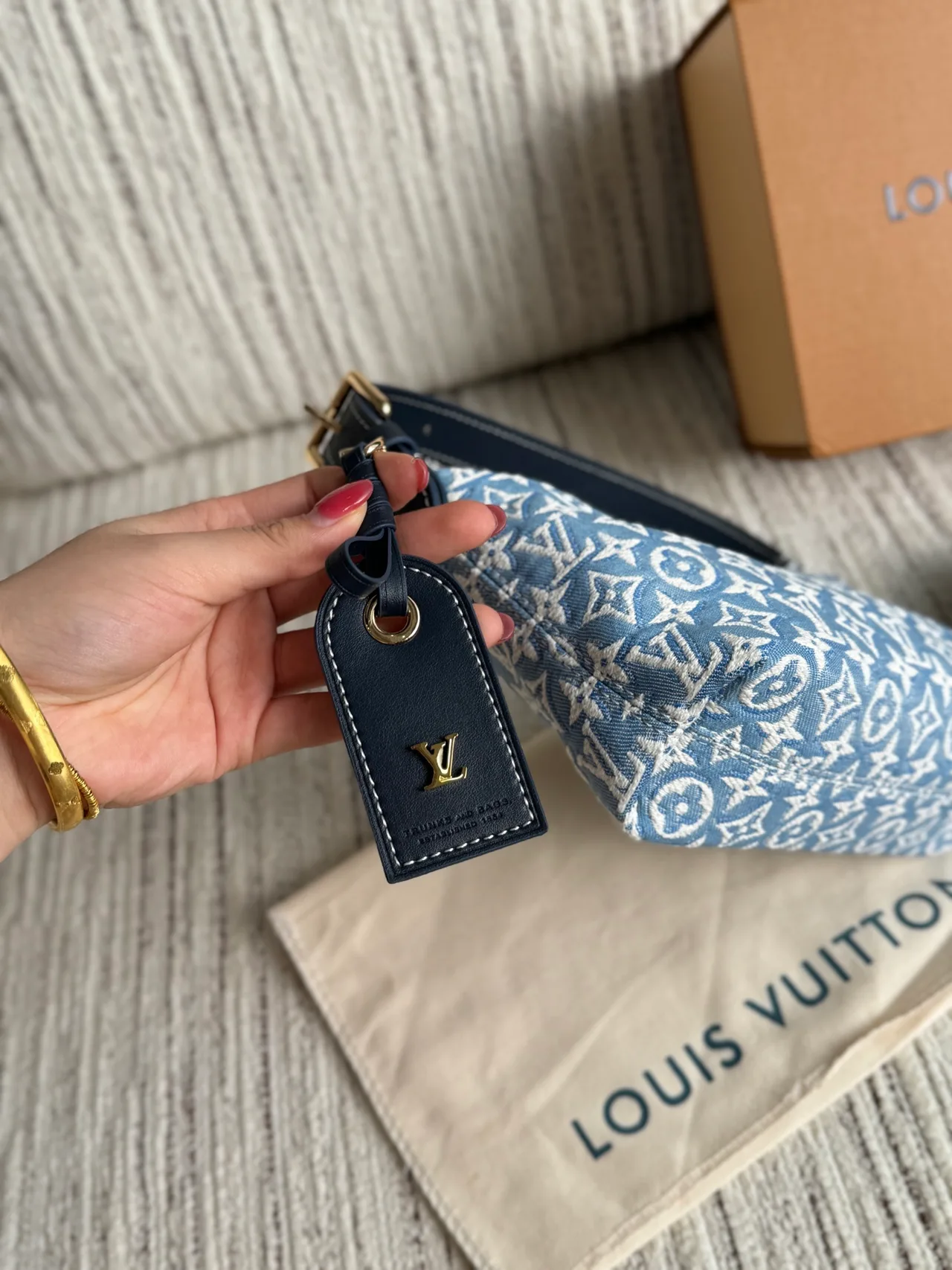Louis Vuitton Hobo Bag in Blue · view 7