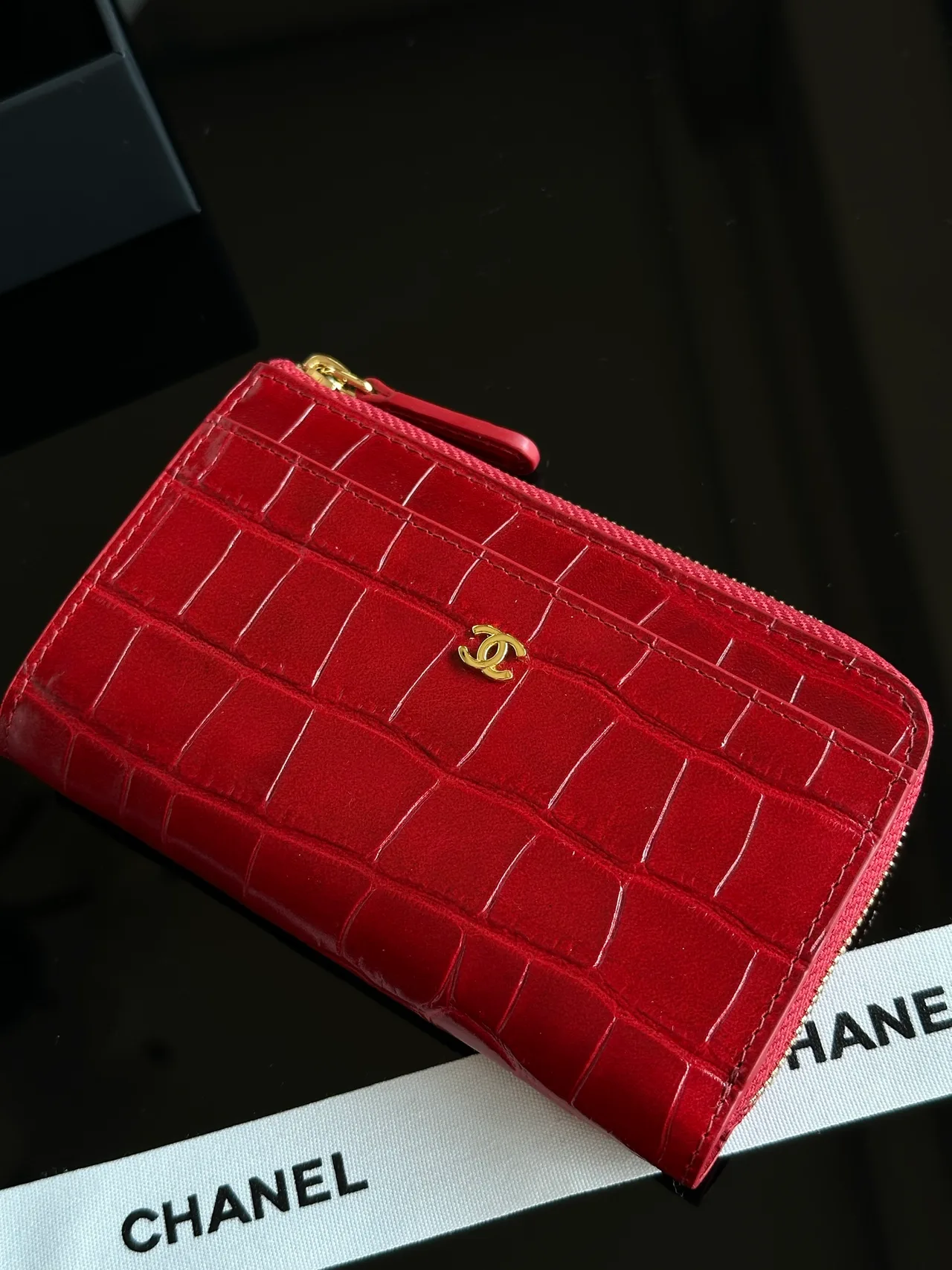 Chanel Glossy Wallet in Red · view 3