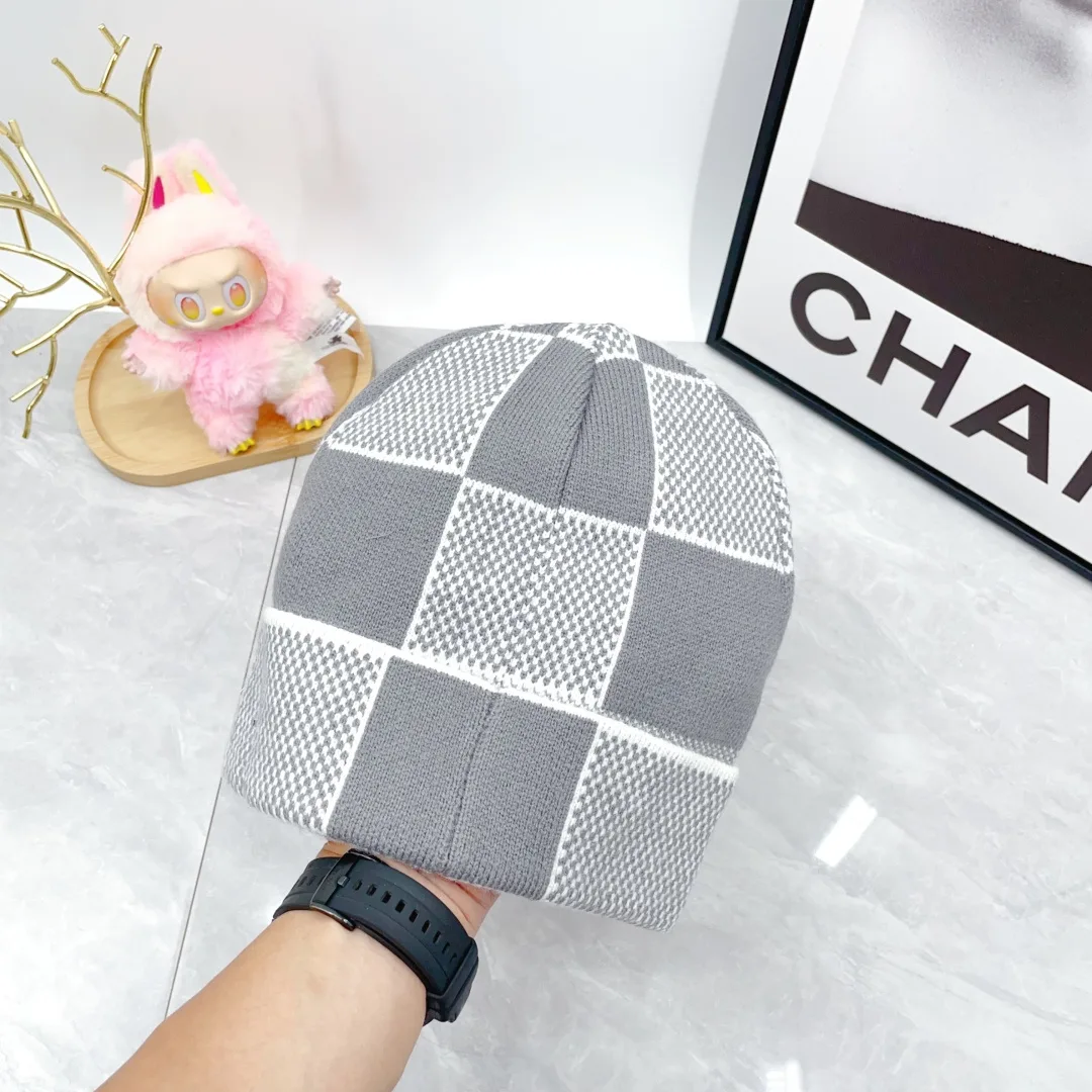 Louis Vuitton Wool Cashmere Hat and Scarf Set in Grey · view 7