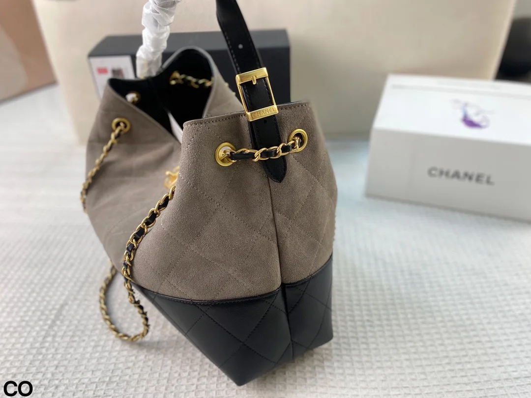 Chanel Cowhide Suede Shoulder Bag in Grey · view 5