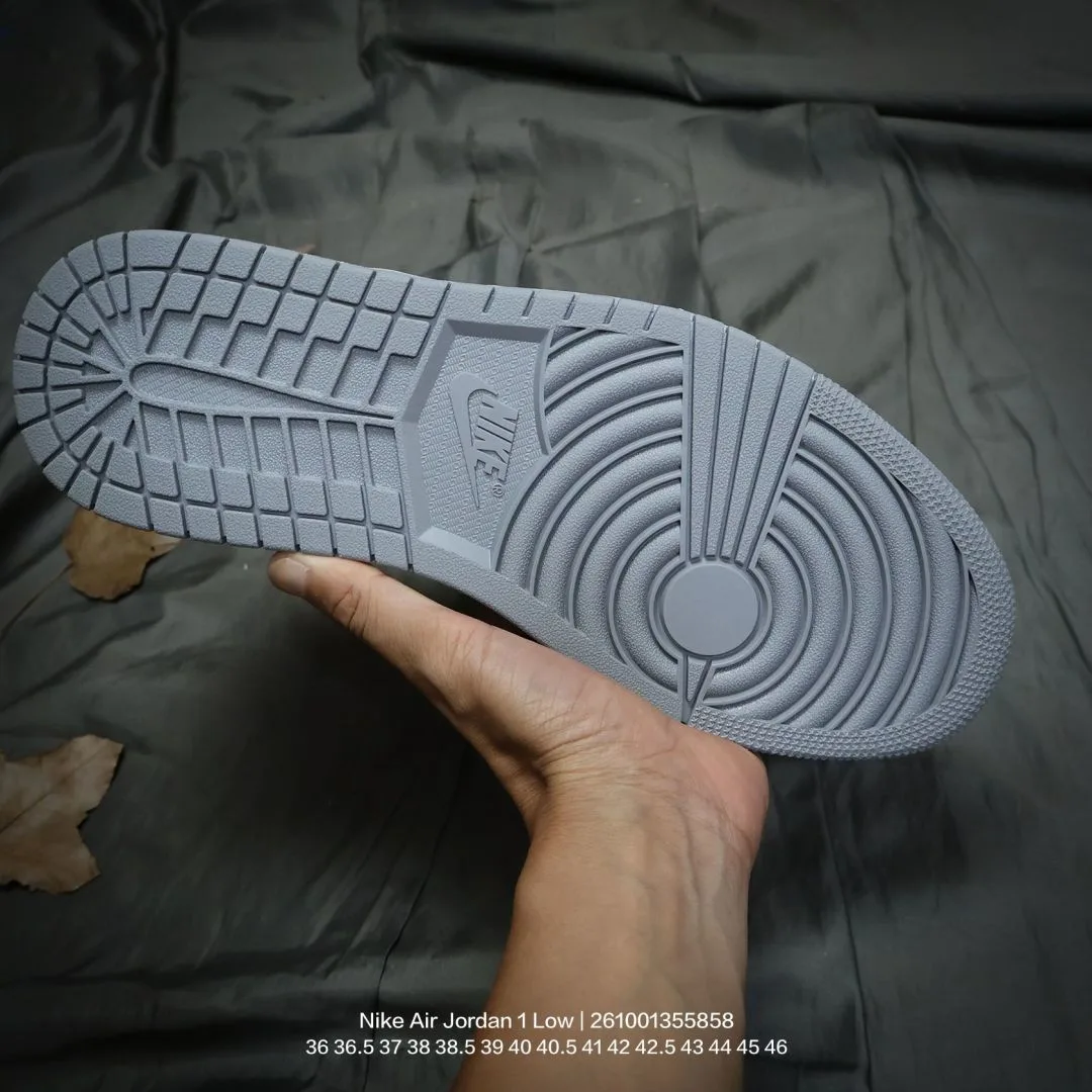 Nike Low-Top Sneakers in Blue · view 6
