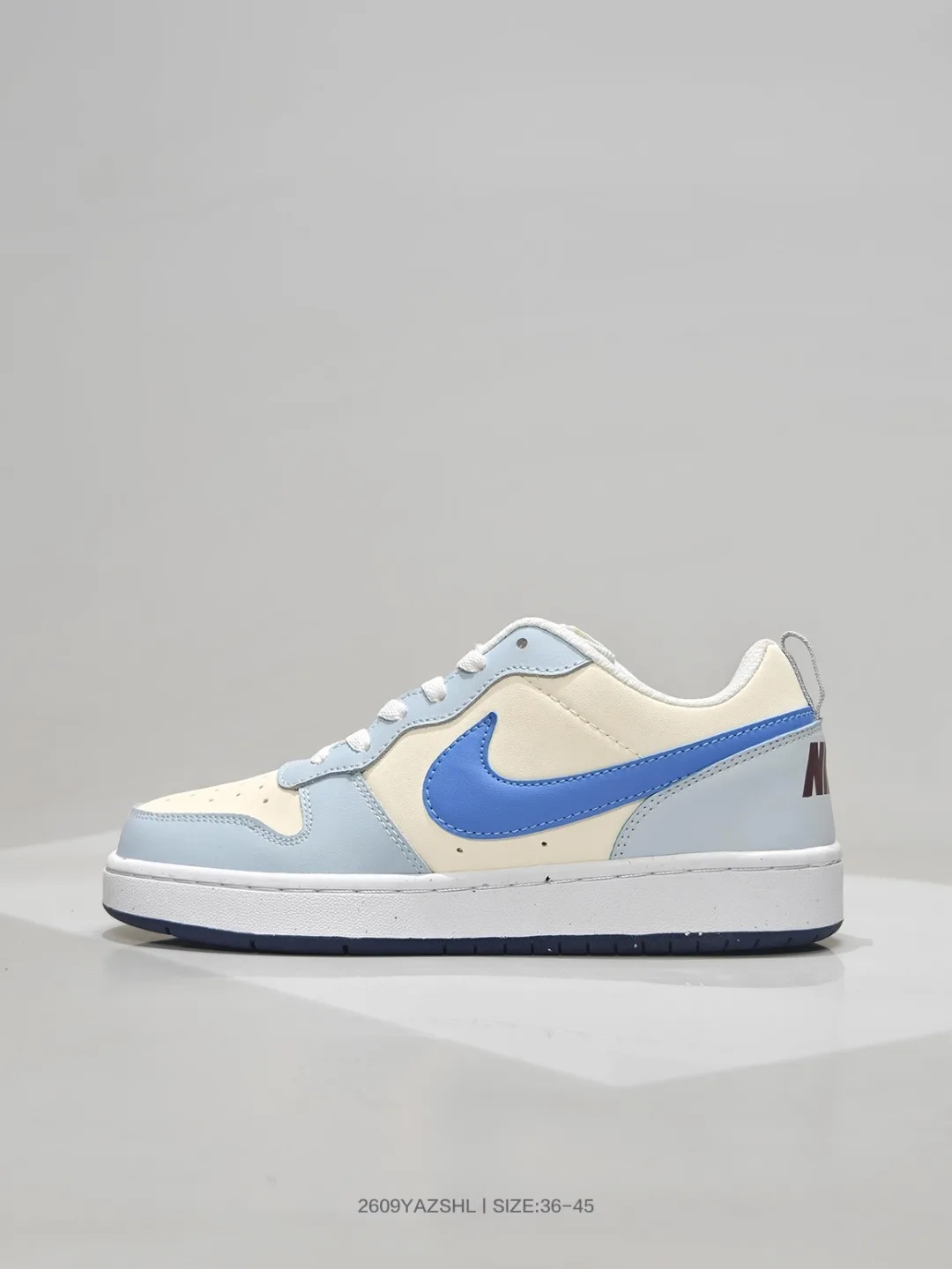 Nike Low-top sneakers in Black & Blue & Cream & White · view 3