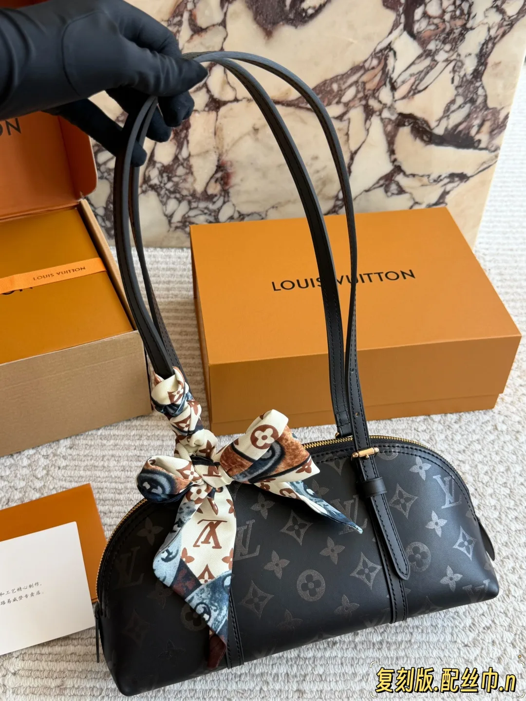 Louis Vuitton Shoulder Bag in Black · view 1