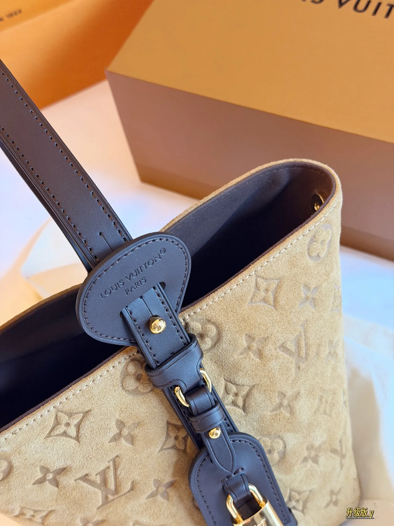 Louis Vuitton Monogram Bucket Bag in Tan · view 8