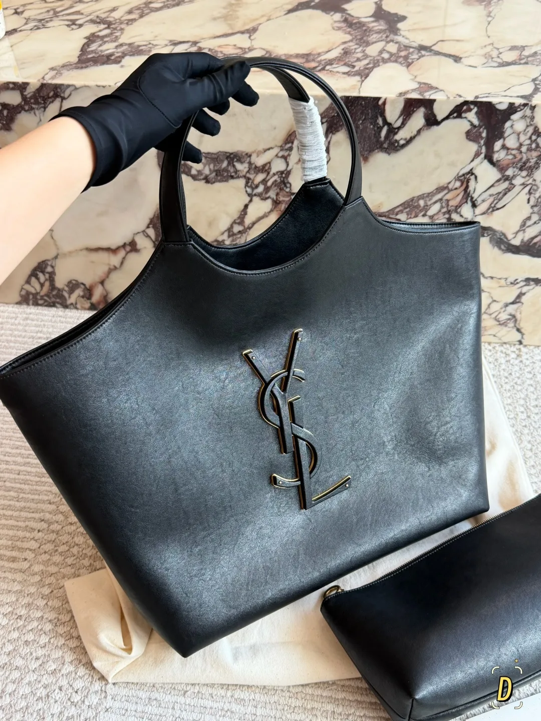 Saint Laurent Leather Glossy Le 5 a 7 tote with pictured pouch in Black · view 2