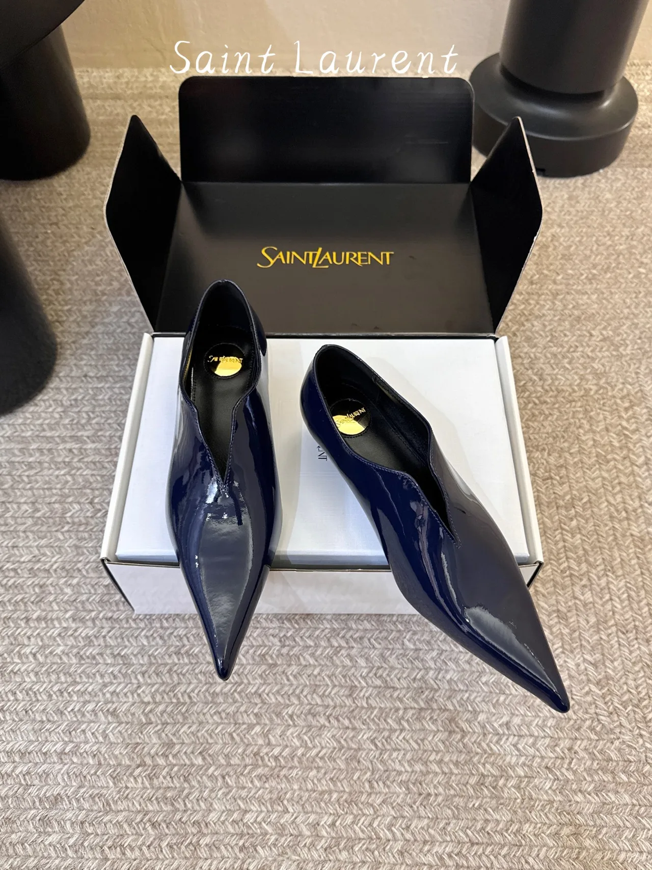 Saint Laurent Patent Leather Glossy Pointed-Toe Pointed Heel Pumps in Blue · view 3
