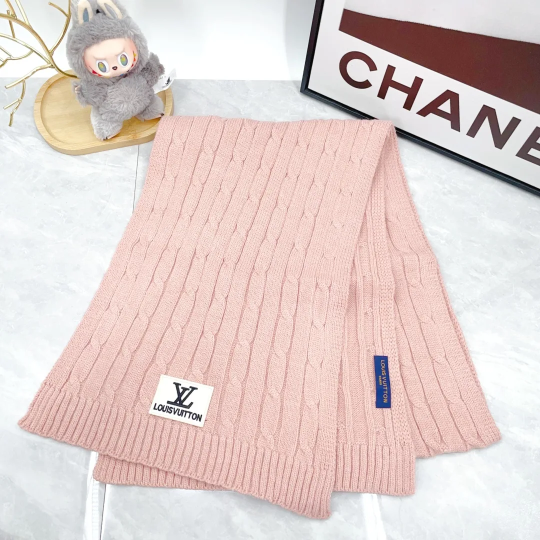Louis Vuitton Wool Pom-Pom Hat and Scarf Set in Pink · view 7