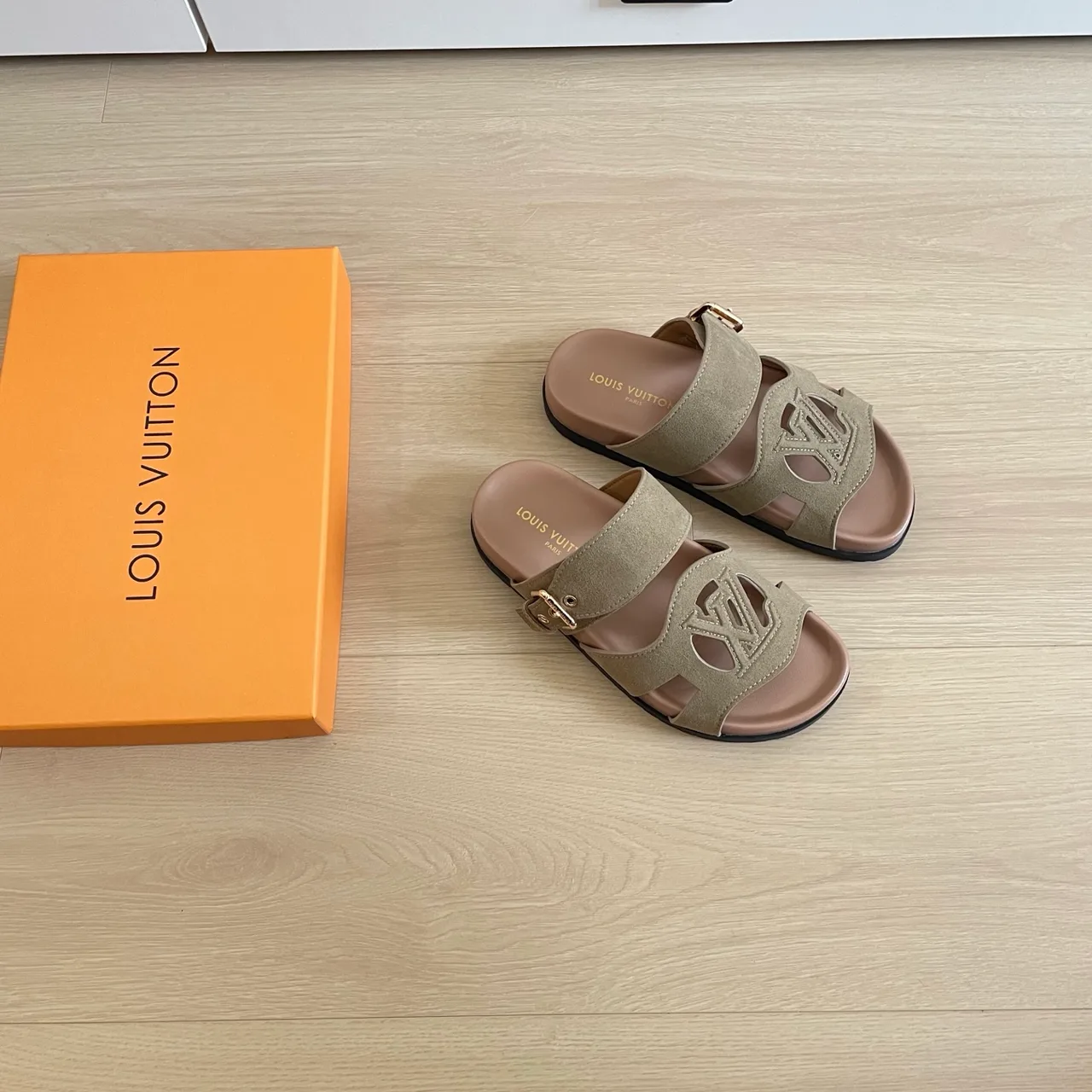 Louis Vuitton Leather Woven Buckle Sandals in Green · view 3
