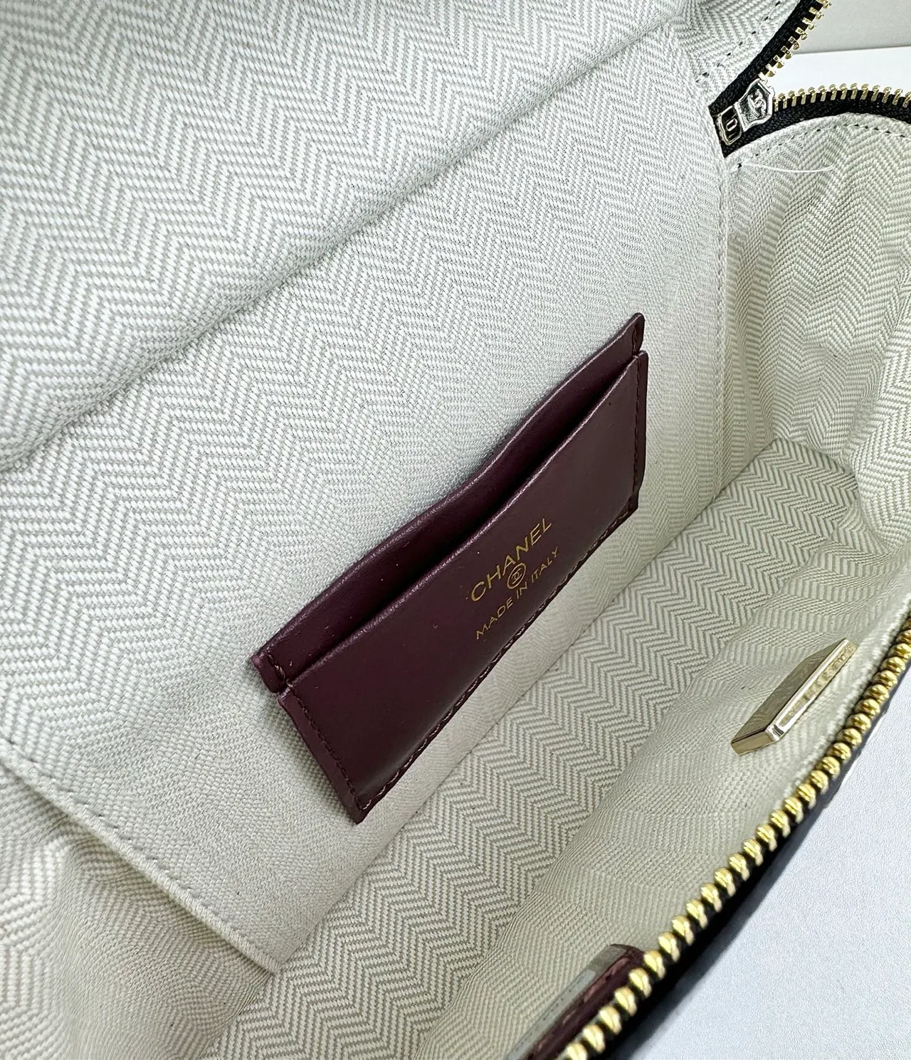 Chanel Cowhide Vanity Case in Black · view 7