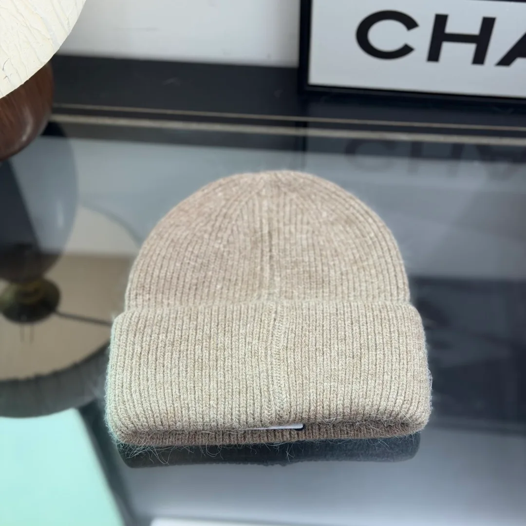 Moncler Beanie in Beige · view 7