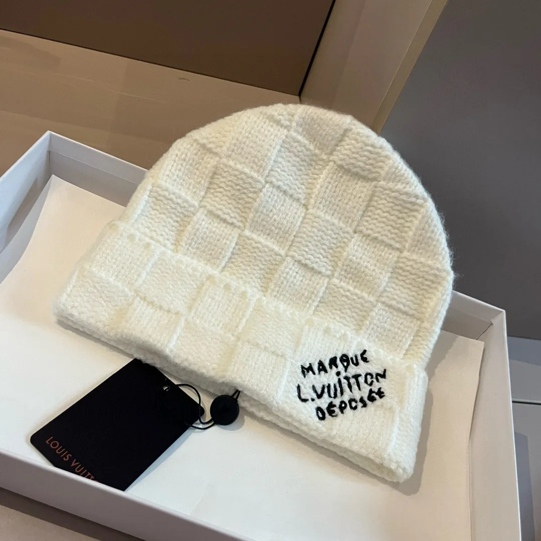 Louis Vuitton Maison Vuitton knit beanie in Cream & Black · view 6