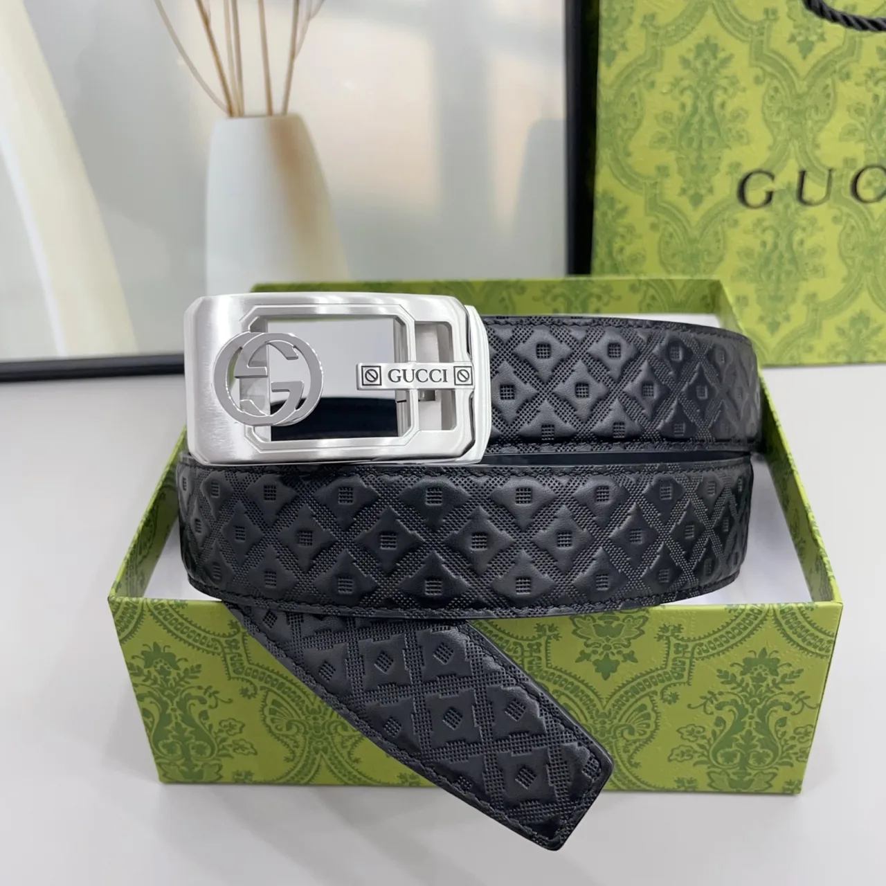Gucci Glossy Belt in Black · view 2