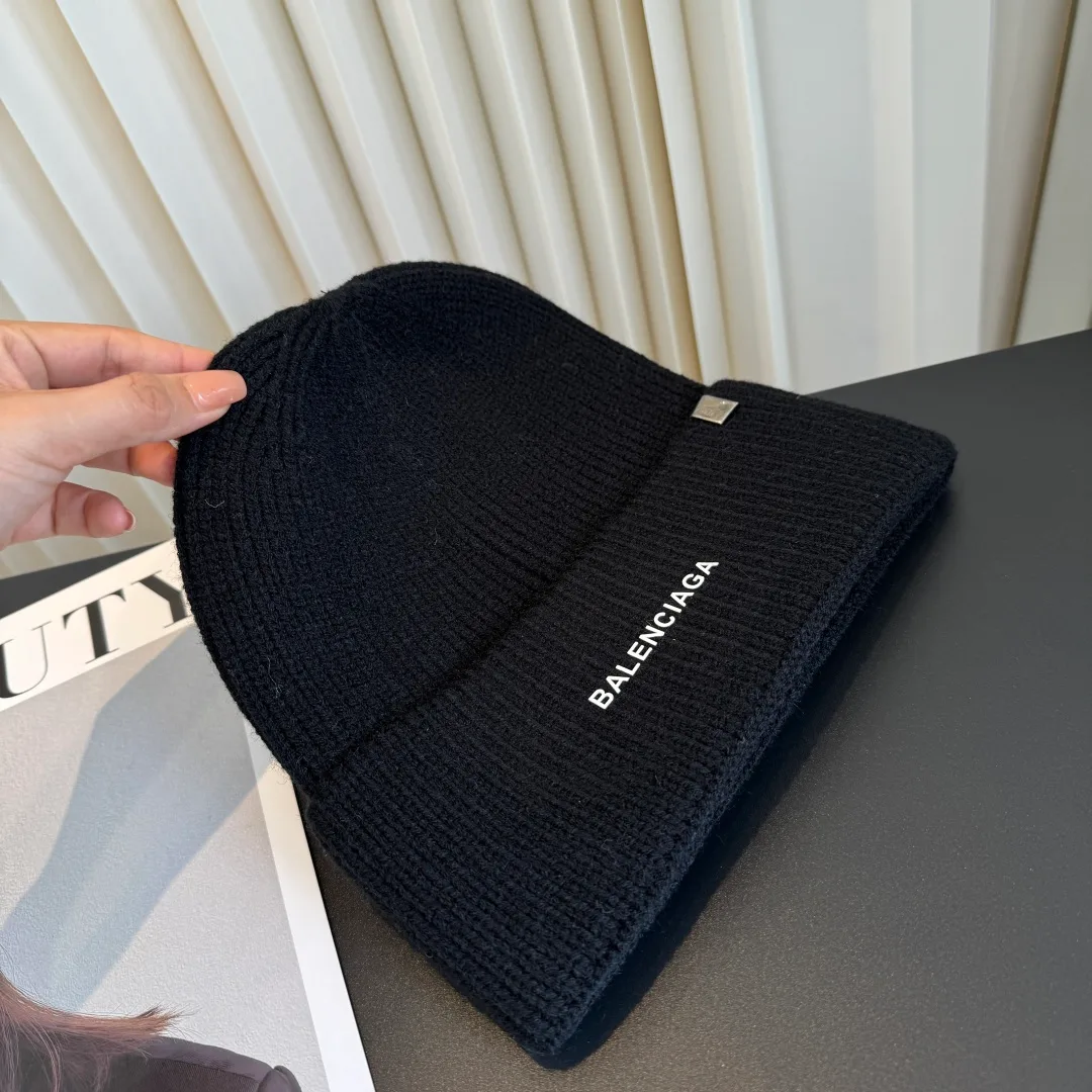 Balenciaga Beanie in Black · view 7