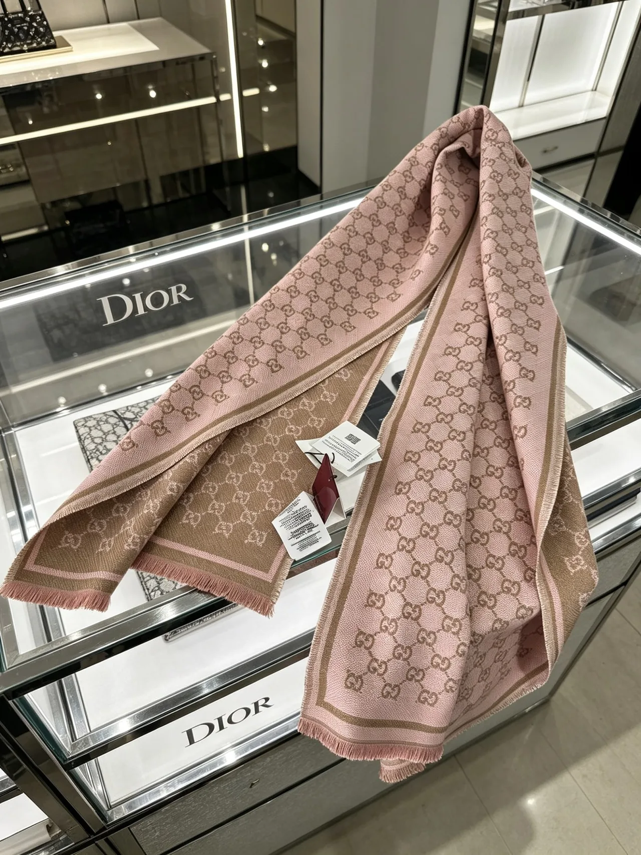 Gucci Wool Reversible Scarf in Pink · view 4