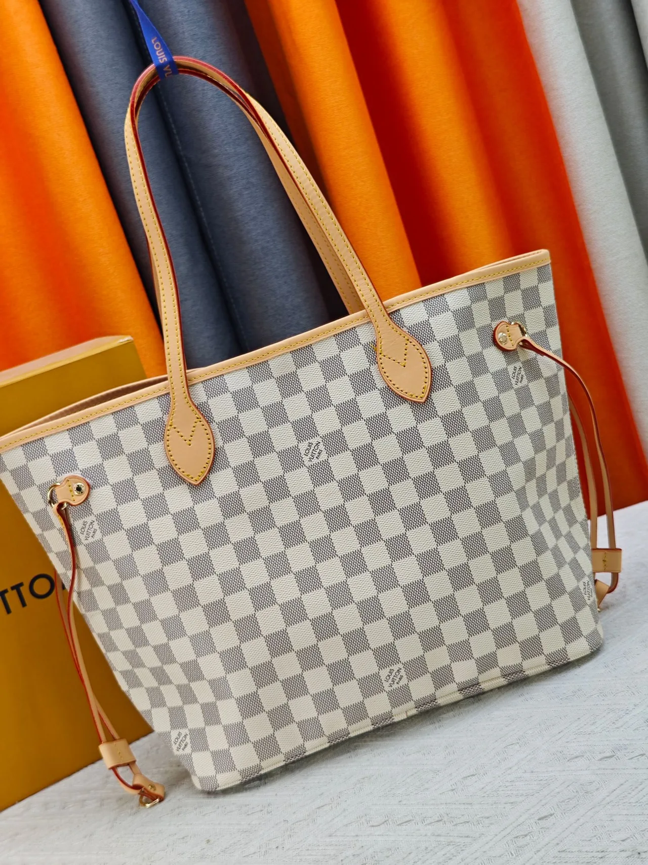 Louis Vuitton Neverfull Clutch in Grey · view 4