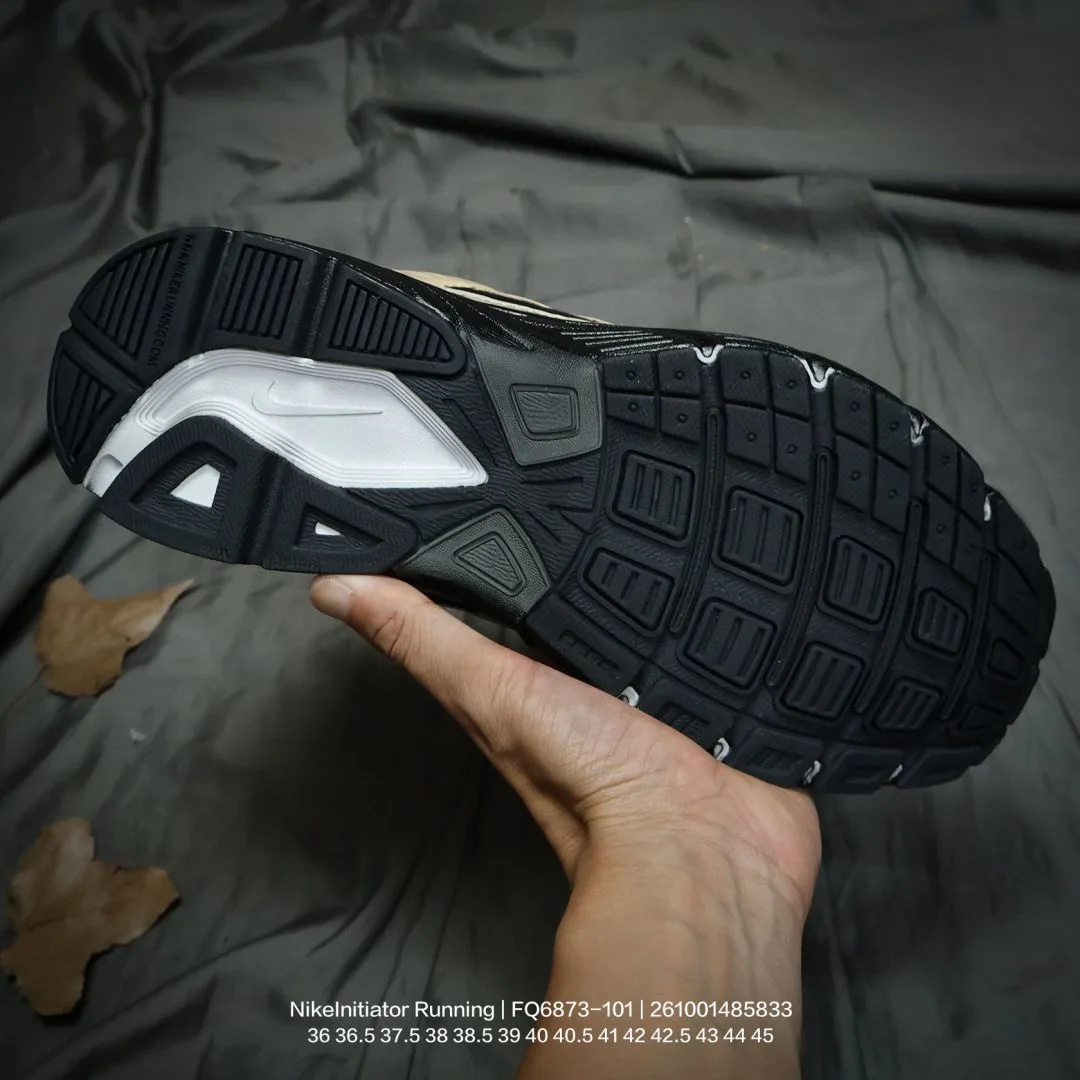 Nike Sneakers in Beige · view 6