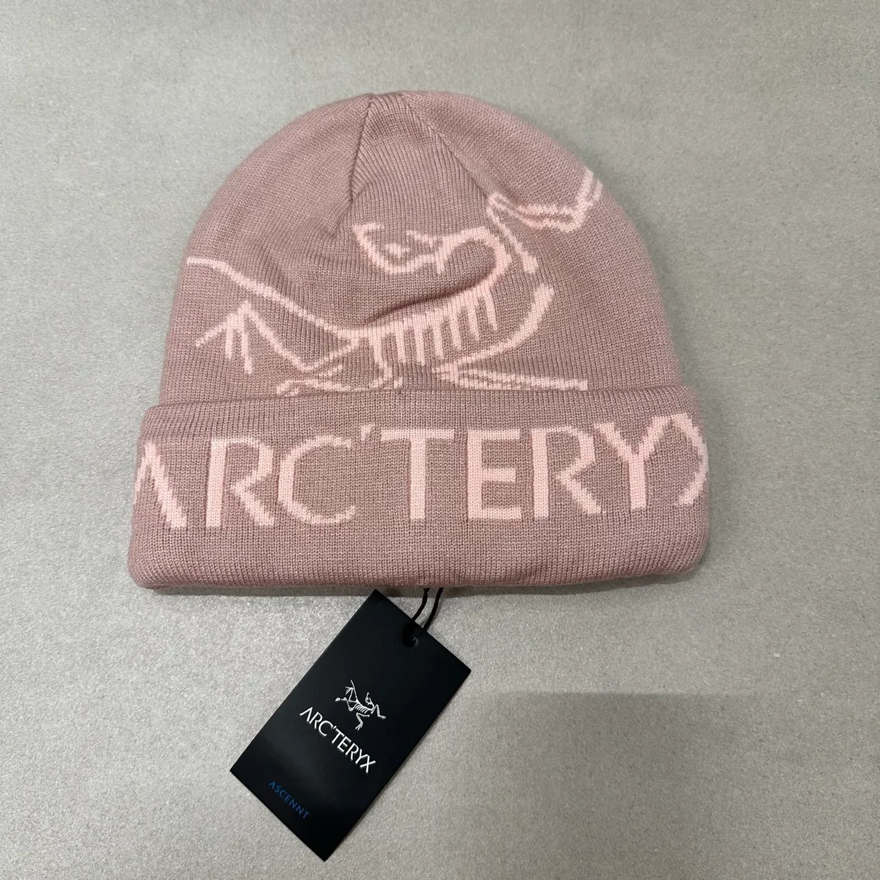 Arc'teryx Graphic knit beanie in Cream & Grey & Burgundy & Orange & Green & Pink & Yellow & Black & Blue & Beige & Tan · view 7