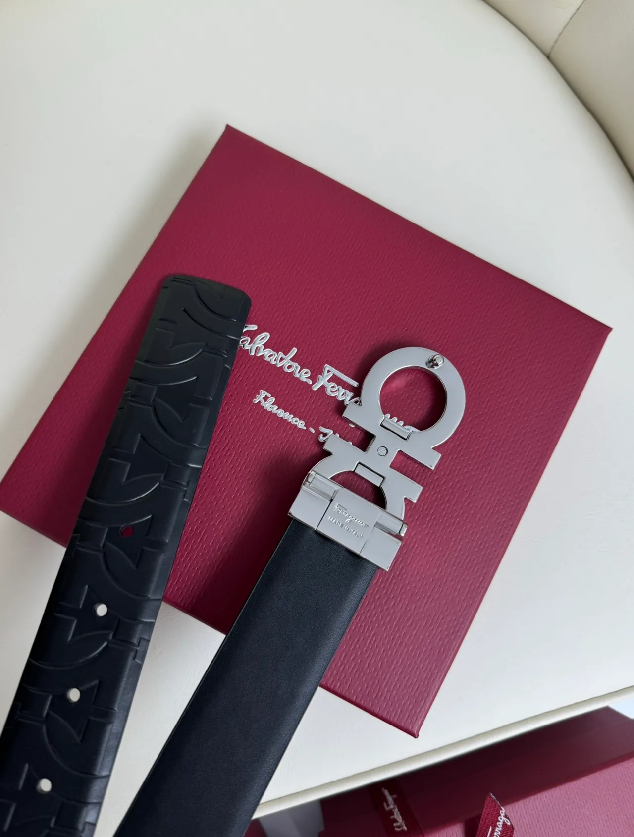 Ferragamo Cowhide Glossy Belt in Black · view 7
