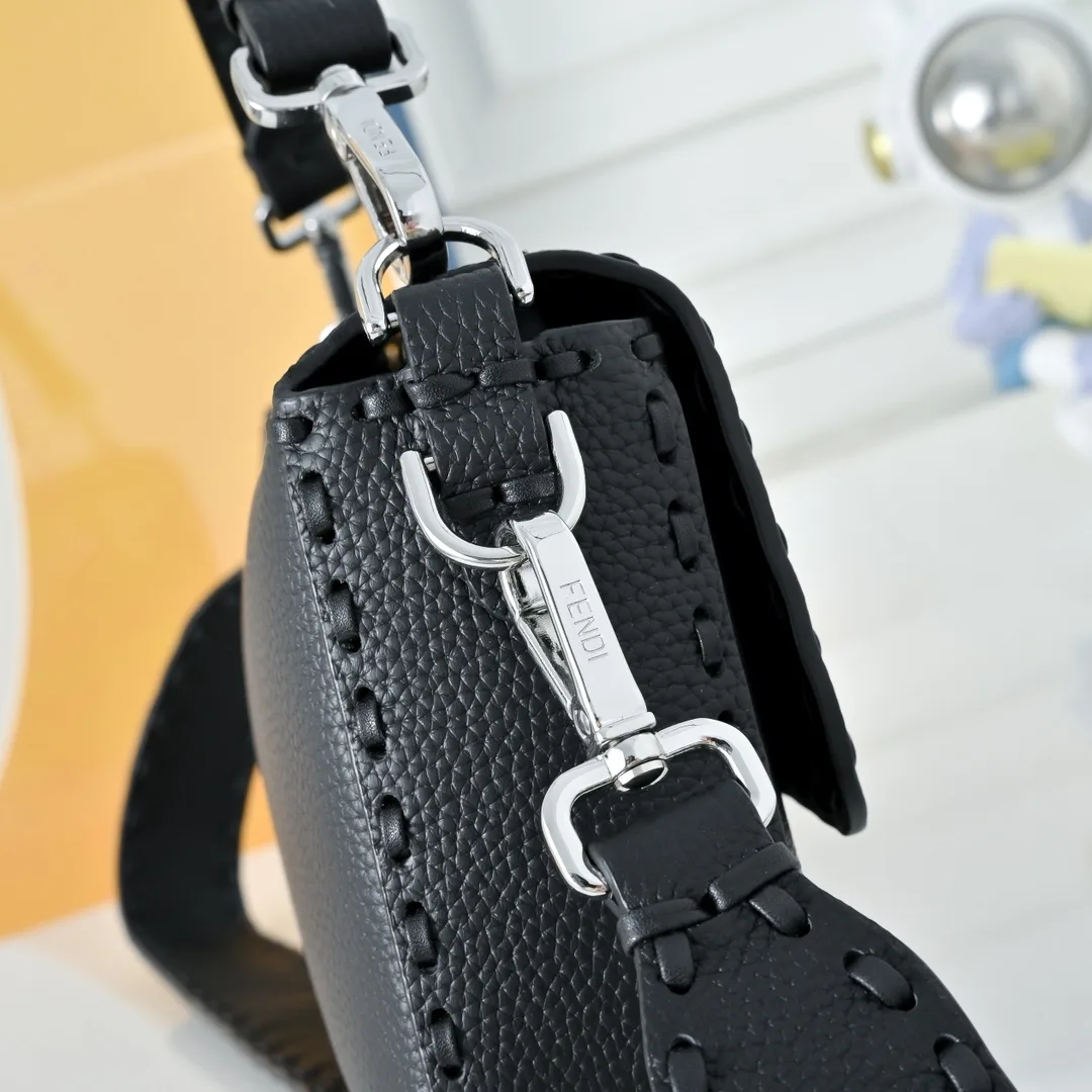 Fendi Baguette Shoulder Bag in Black · view 5