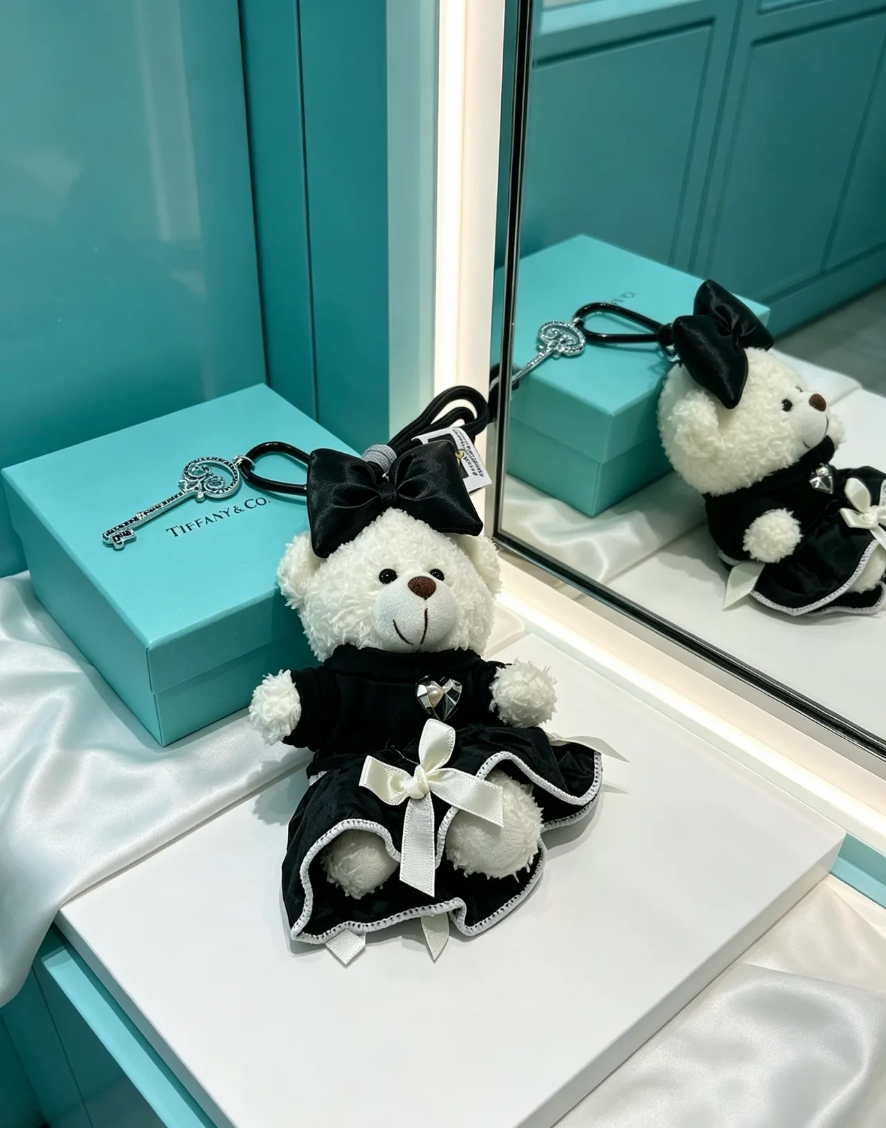 Tiffany & Co. Cat Keychain in White · view 3