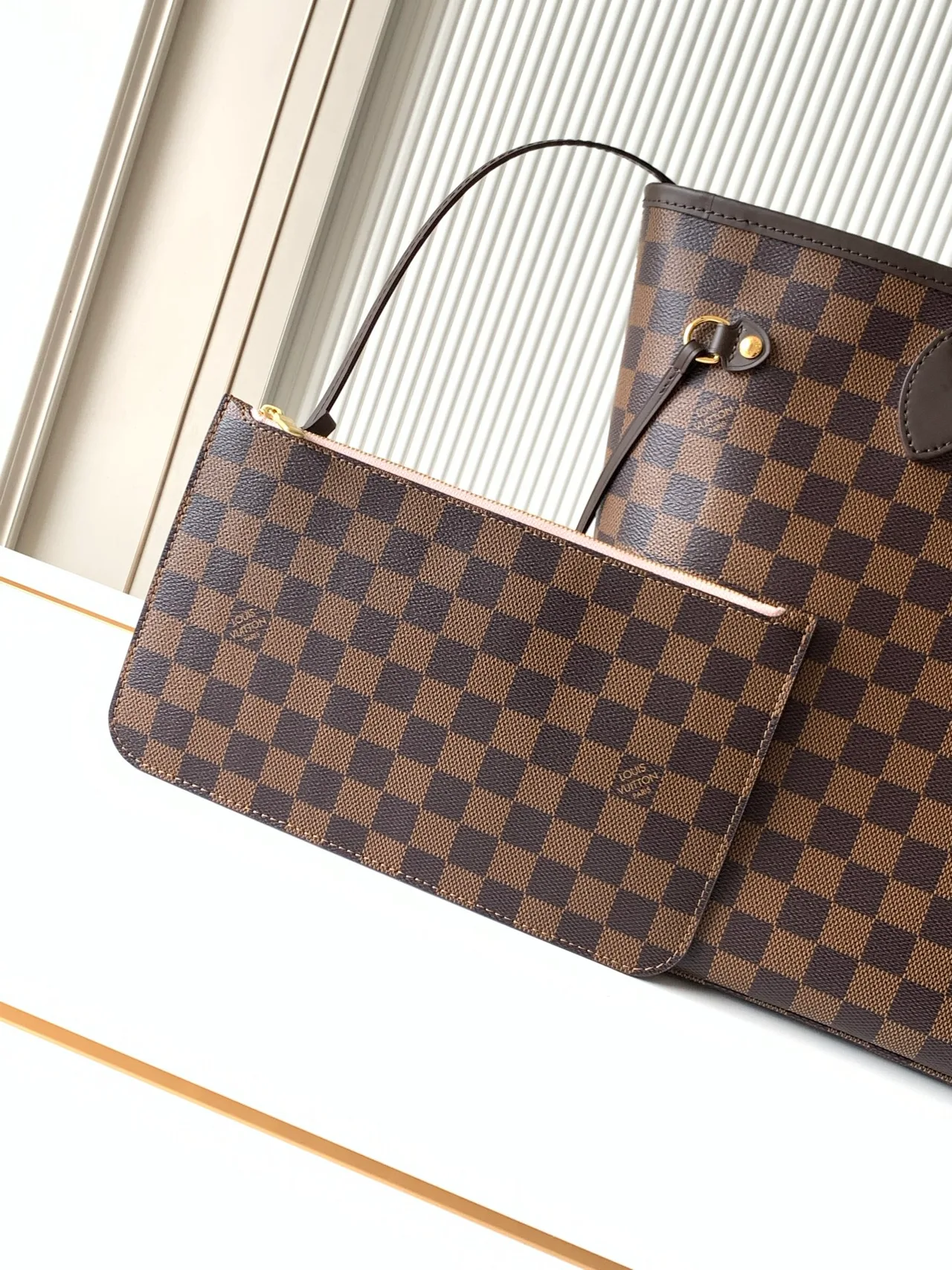 Louis Vuitton Neverfull Tote in Brown · view 5