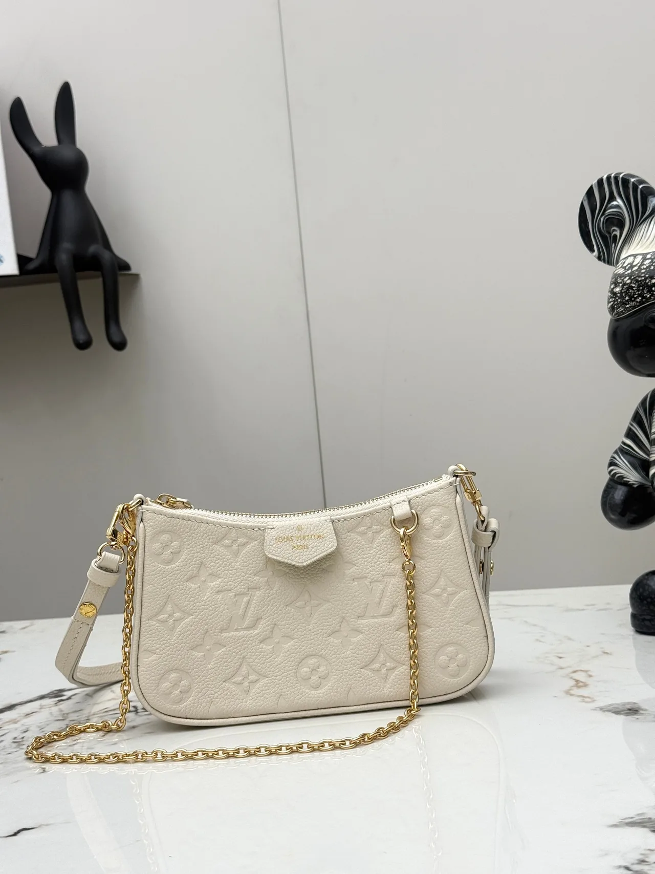 Louis Vuitton Leather Smooth Hobo Bag in Cream · view 2