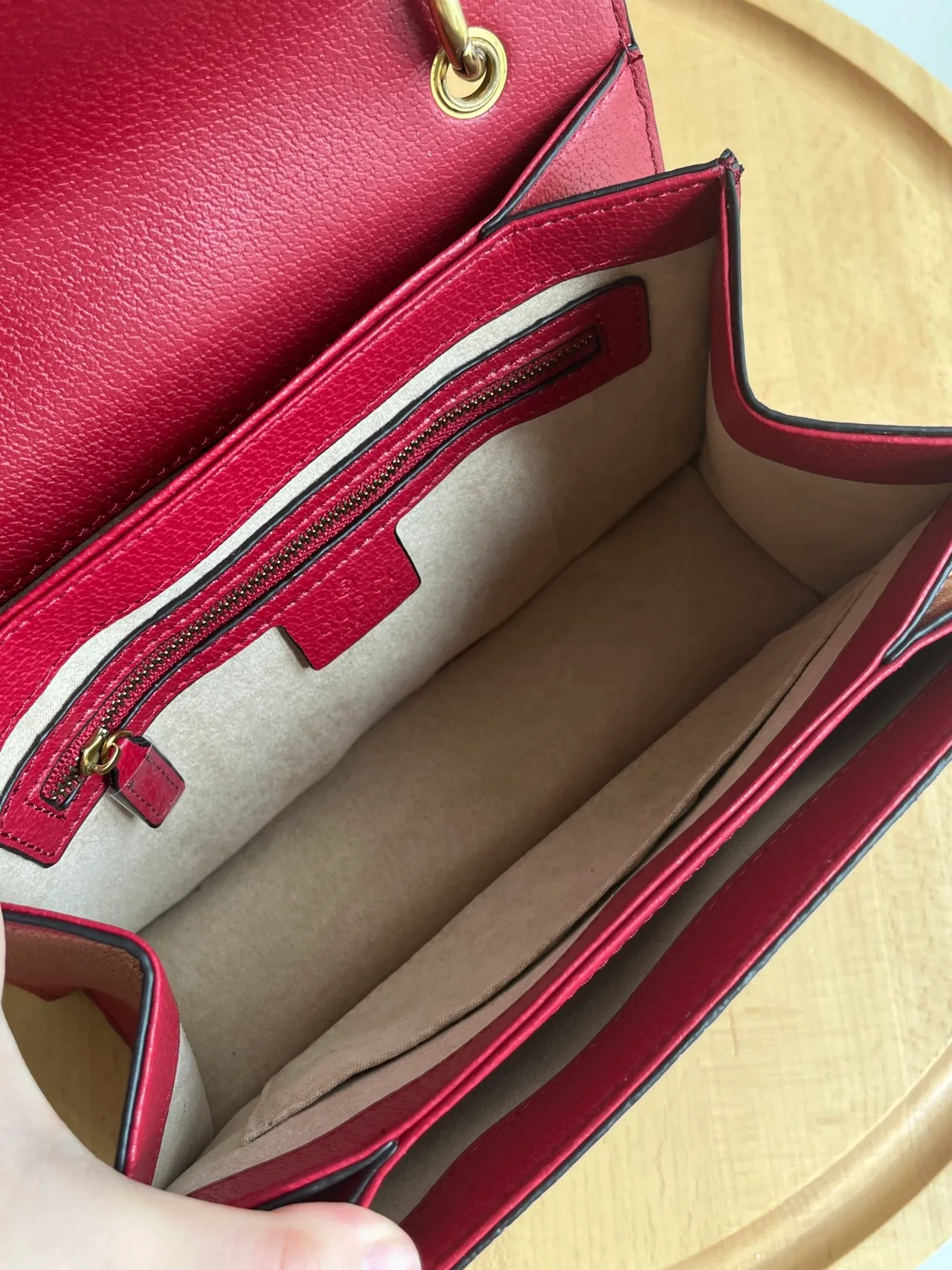 Gucci Quilted Handbag in Beige · view 8