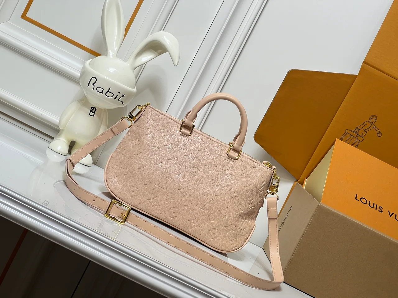 Louis Vuitton Leather Tote in Pink · view 4