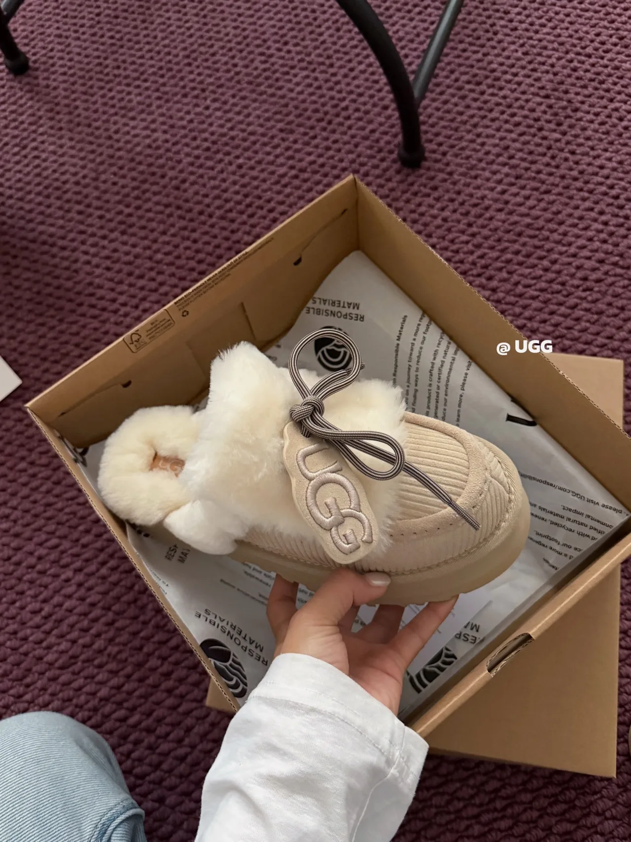 UGG Denim Bow Slippers in Beige · view 4