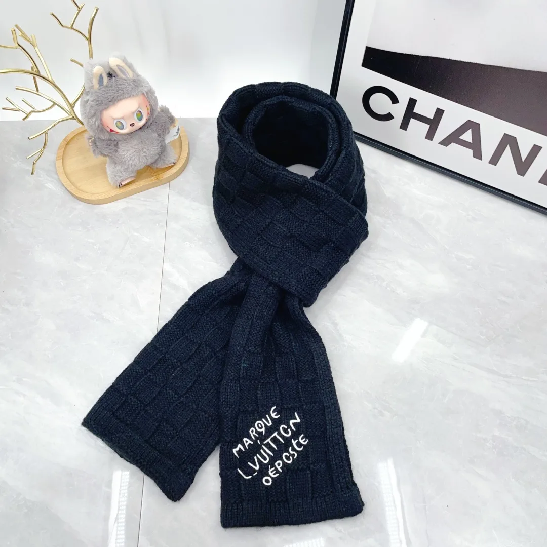 Louis Vuitton Wool Cashmere Hat and Scarf Set in Black · view 3