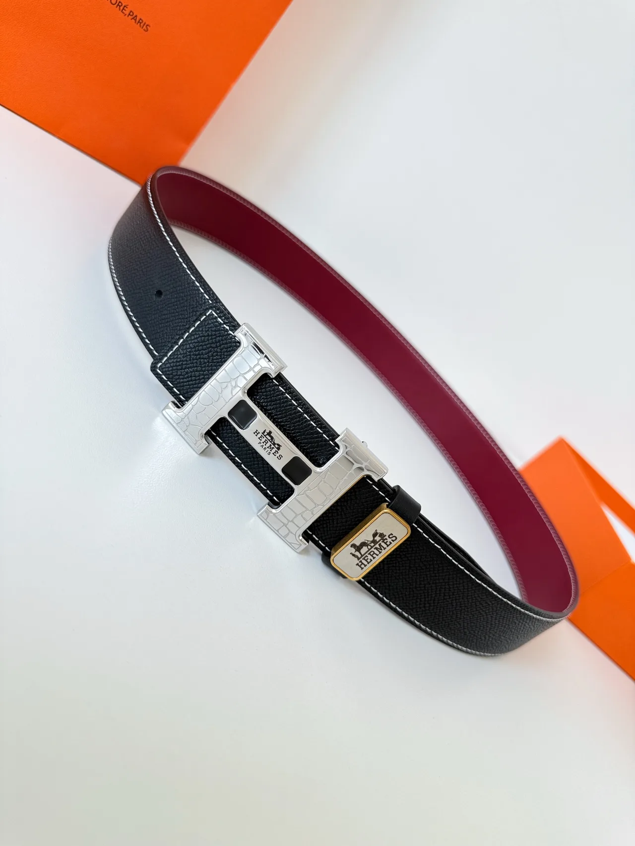 Hermes Reversible rectangular buckle belt in Black · view 4