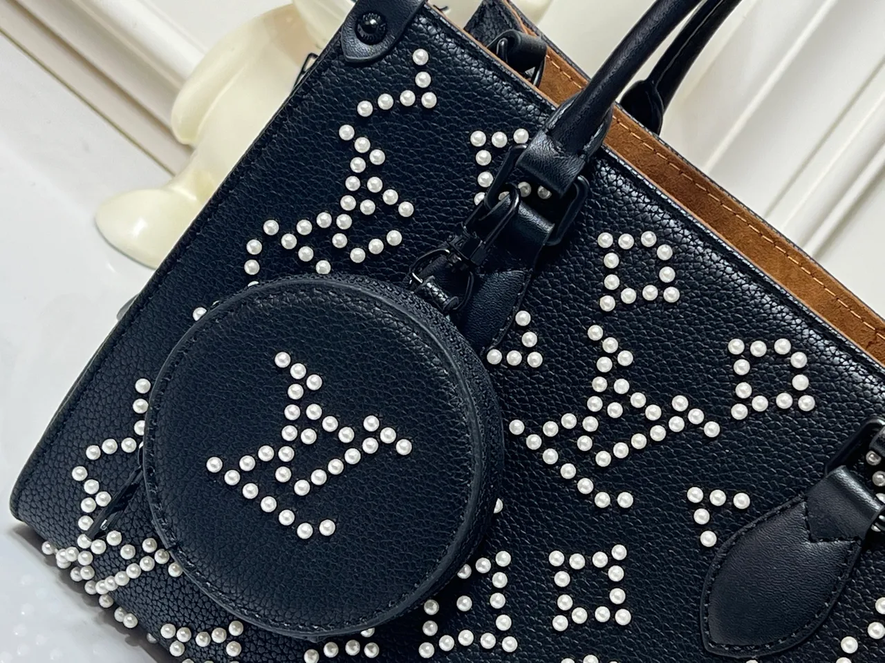 Louis Vuitton Cowhide OnTheGo Tote in Black · view 5